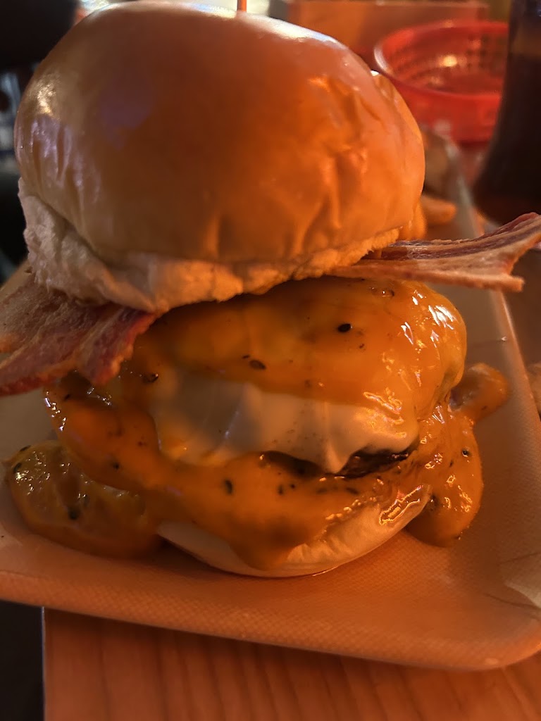La Sabana Cafe — Hamburguesa