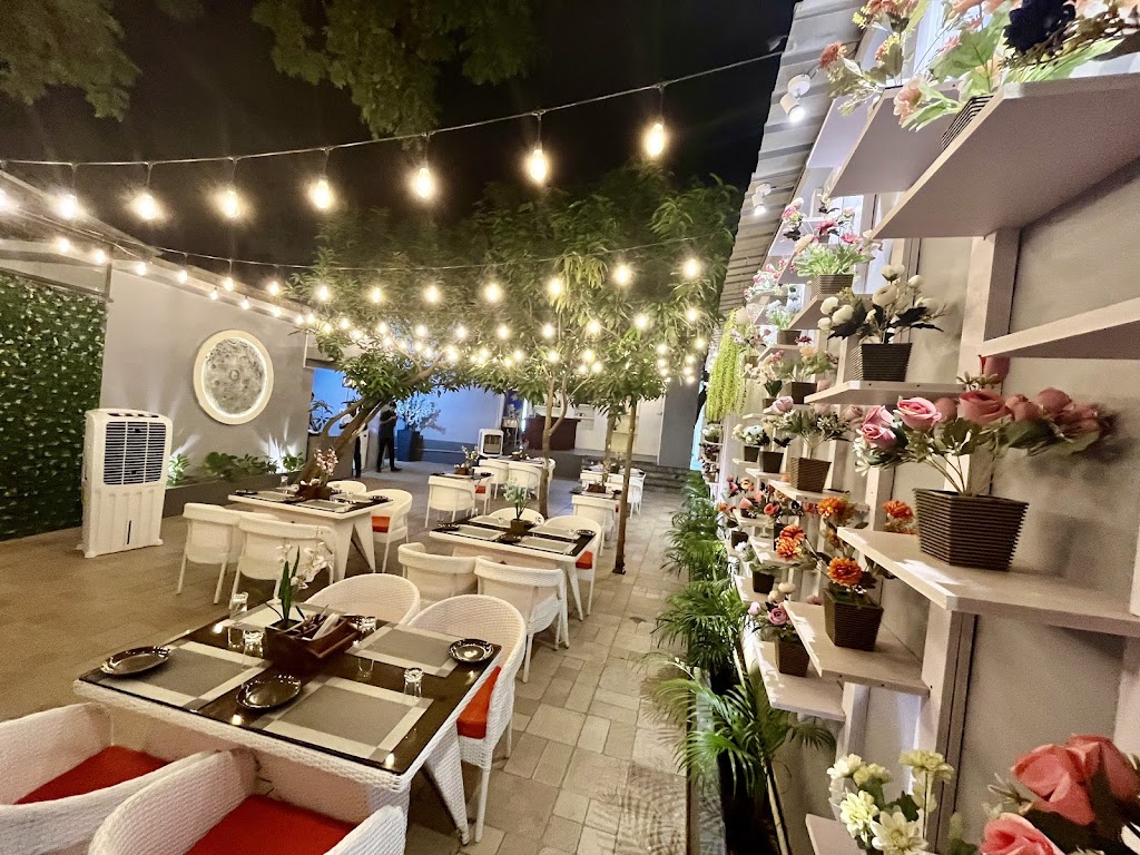 Dine X Divine Cafe Salon