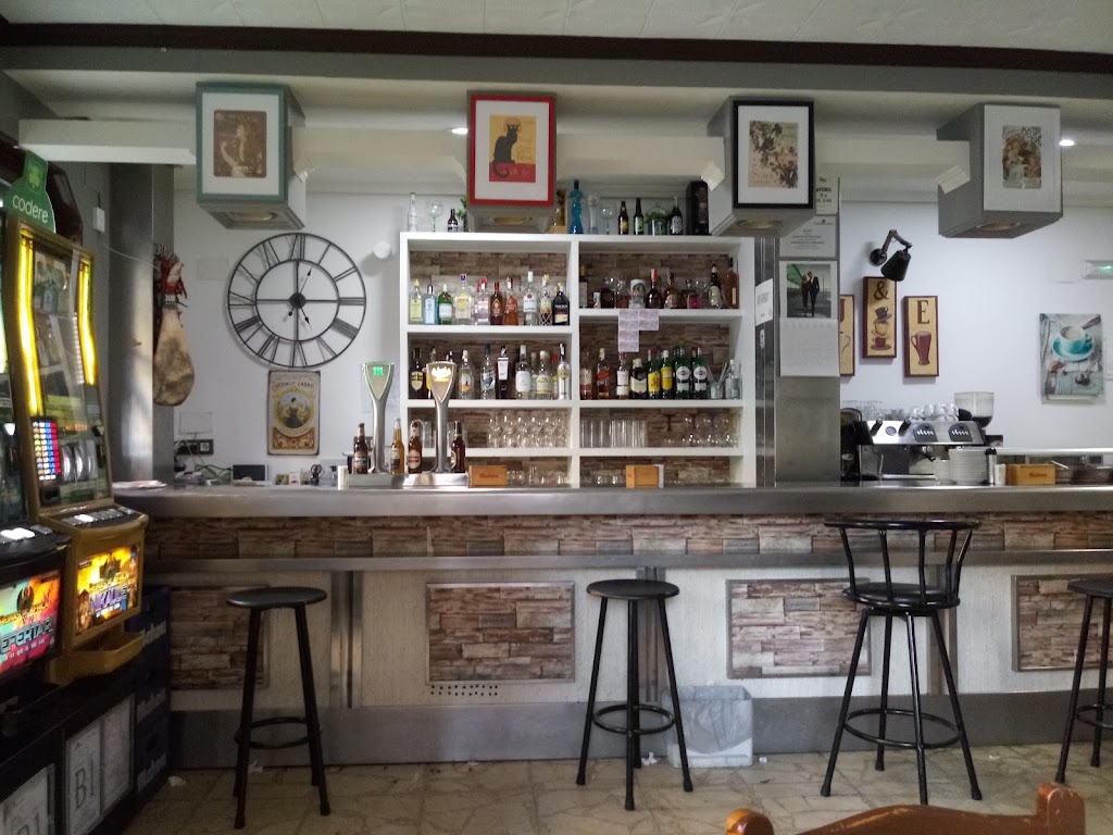 Cafe J&E Bar — Ambiente