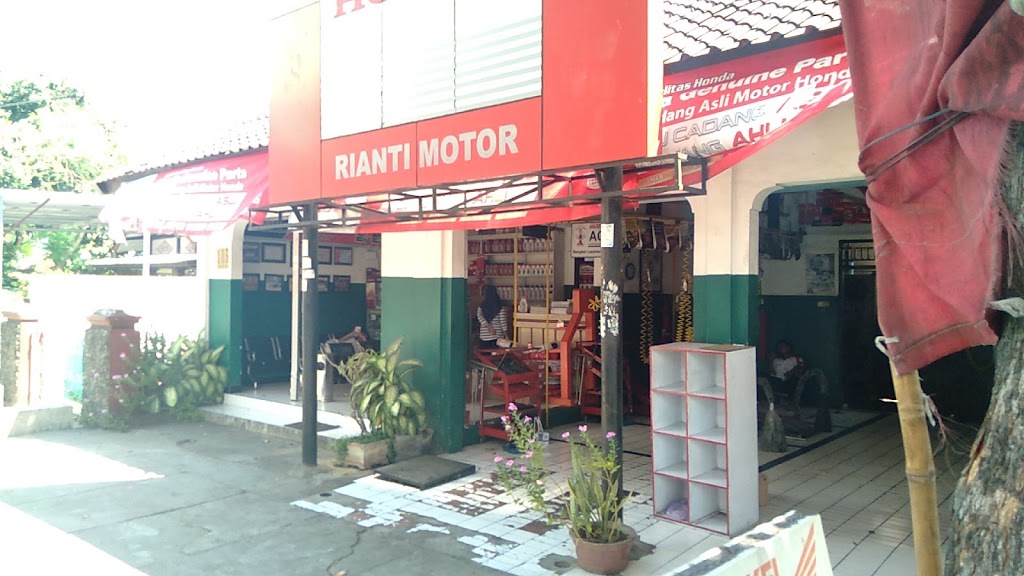 Rianti Motor. UD