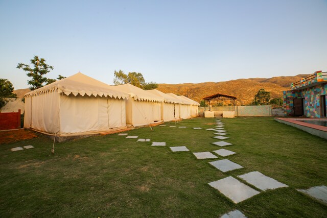 OYO 37204 Rocks And Wood