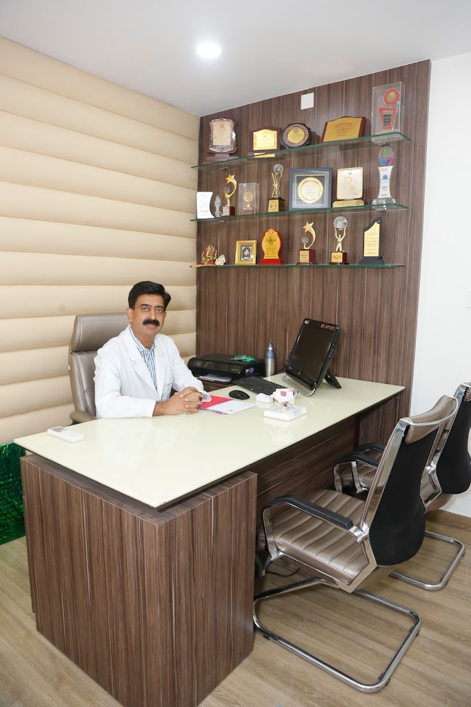 Viaan Eye Retina Centre Dr Neeraj Sanduja Best Eye Hospital In Gurgaon