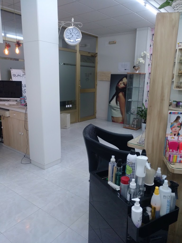 Perruqueria Estetica Xeloira — Interior