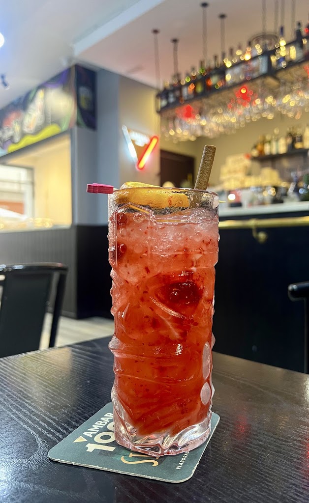 Red Room Pub & Bar — Comida y bebida