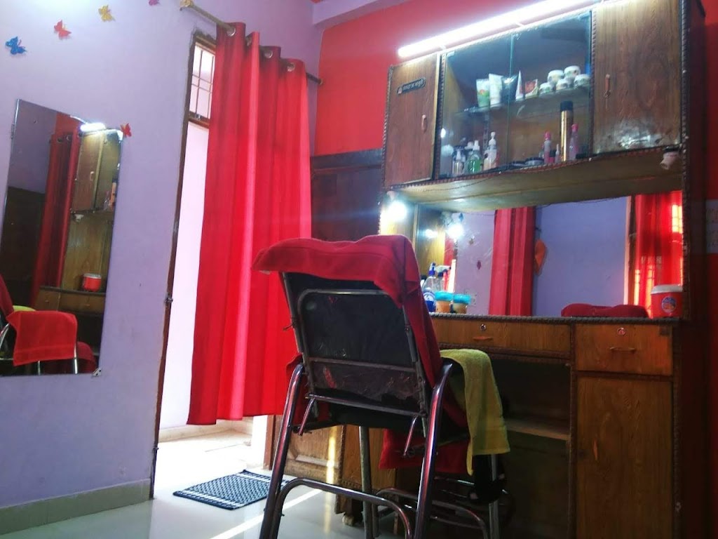 Glam Up Beauty Parlour