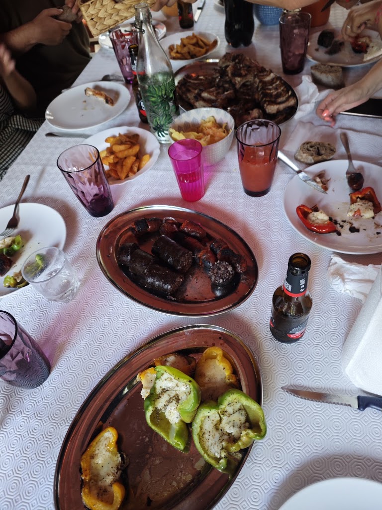 Bar Casa de Chou — Comida y bebida
