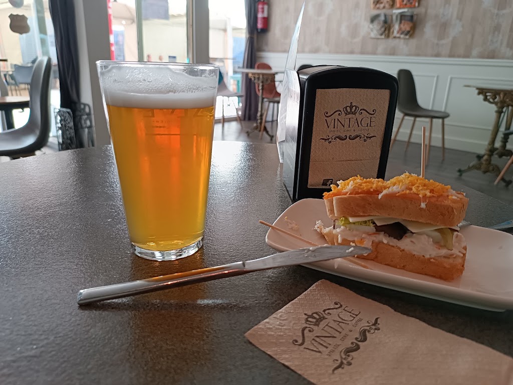 Bar Vintage — Comida y bebida
