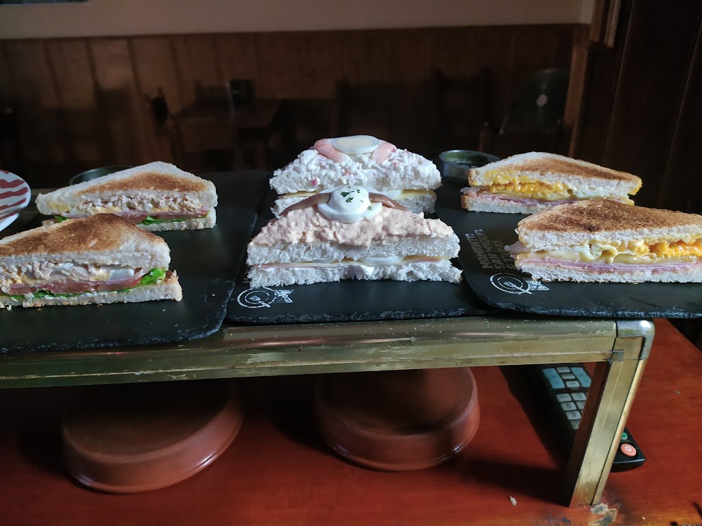 Bar Akelarre — Comida y bebida