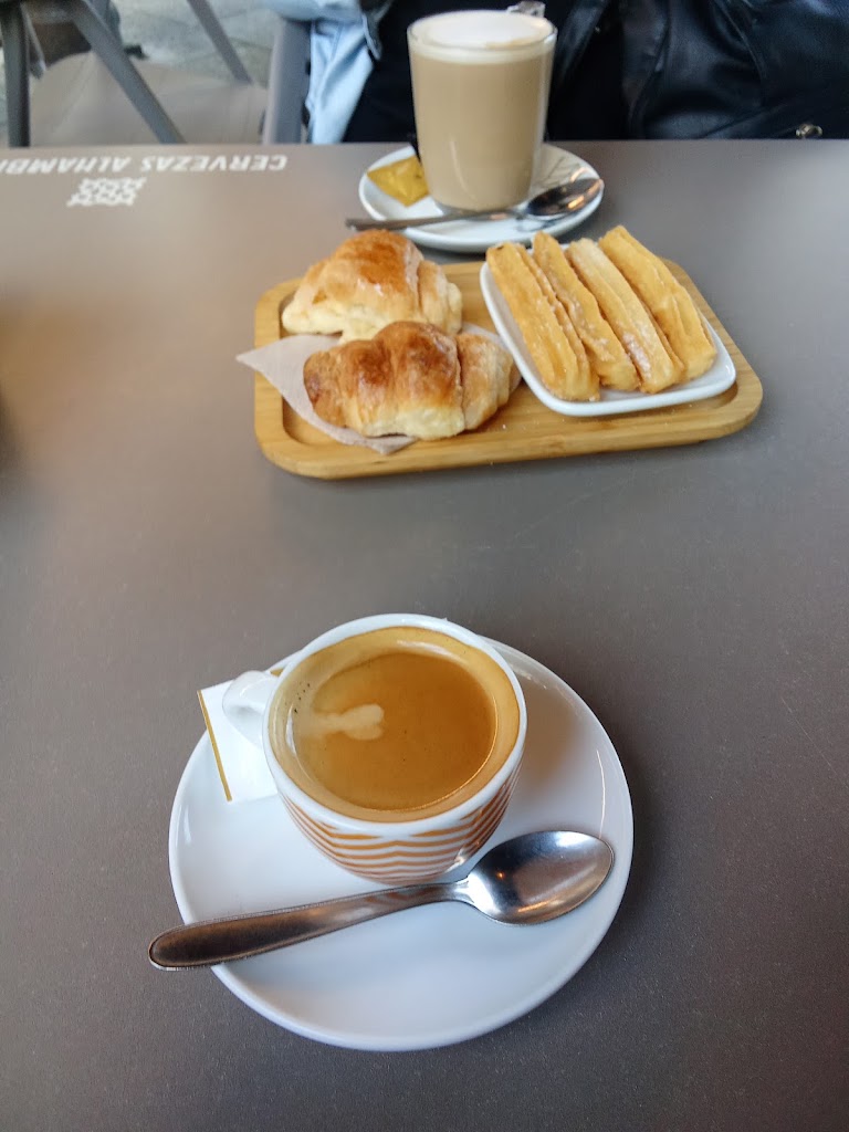Castelao Cafe — Comida y bebida