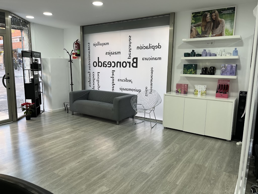 Diferent perruquers salon de belleza — Del propietario