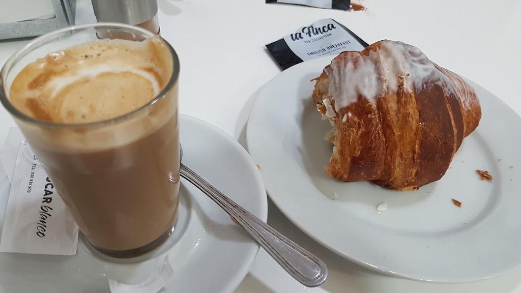 Pasteleria Cafeteria El rincon de Ale — Comida y bebida