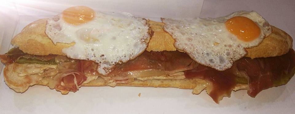 Bagueteria El Puntazo — Comida y bebida