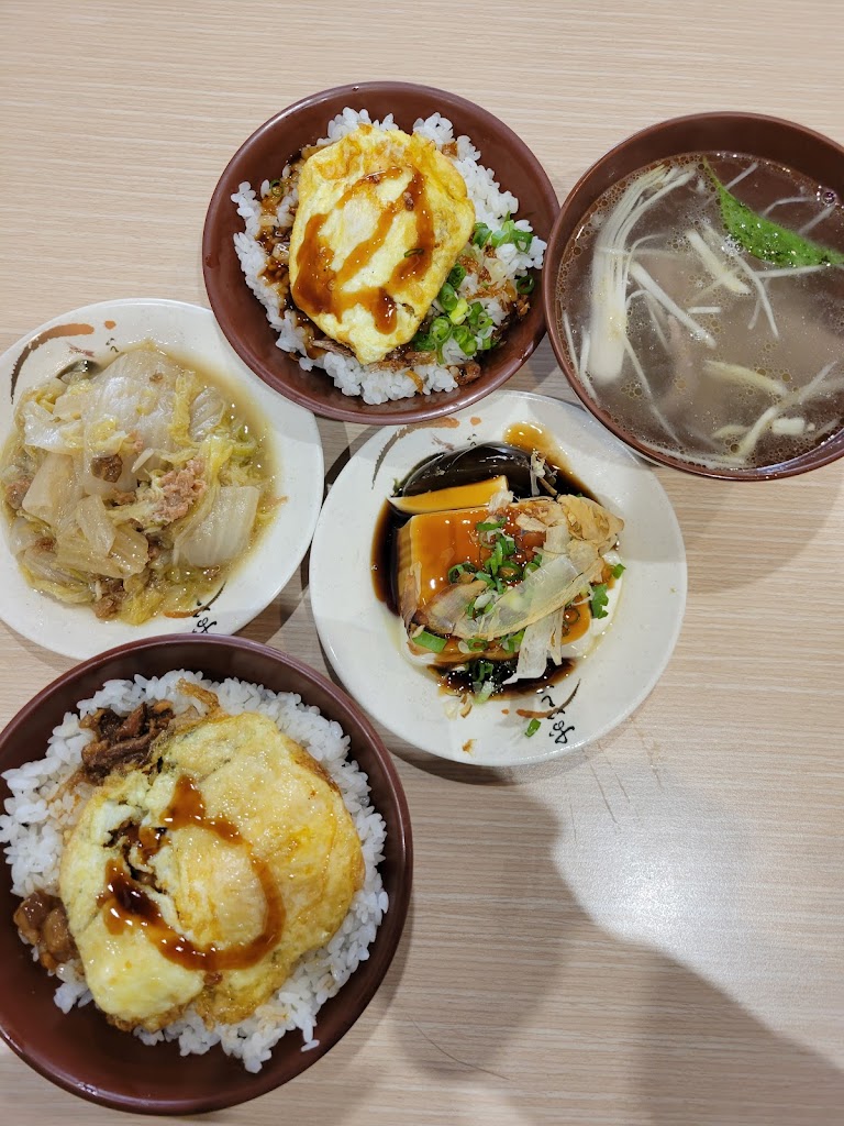 信の魯肉飯 的照片