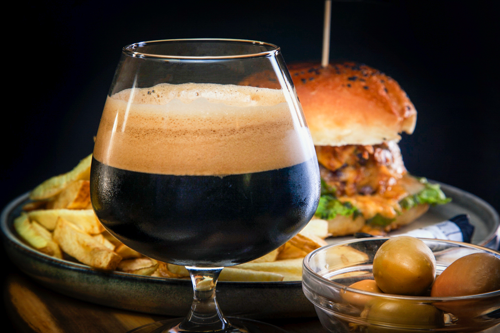 NED Craft Beer & Food Bar Restaurant Pub — Comida y bebida