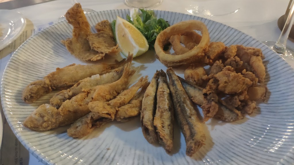 Maritimo Cafe & Bistro — Comida y bebida