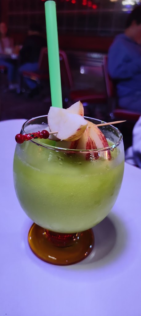 Bar Koyote Saloon — Comida y bebida