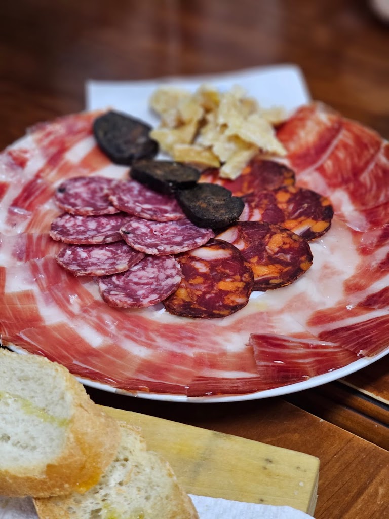 Pena El Barril — Comida y bebida
