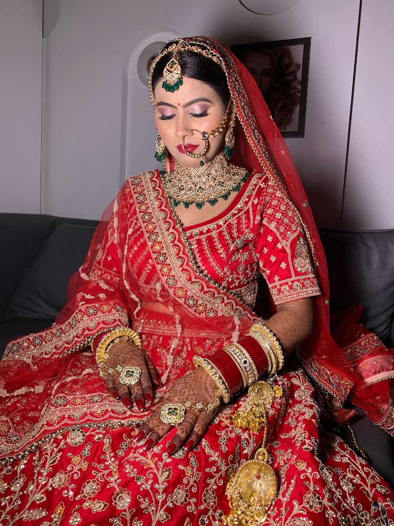 Looks Salon Bareilly