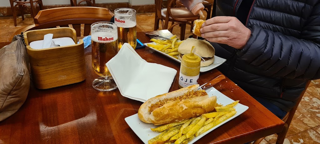 Cafeteria Surtidor — Comida y bebida