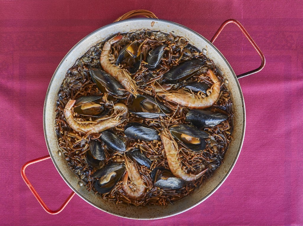 El Pescador — Comida y bebida