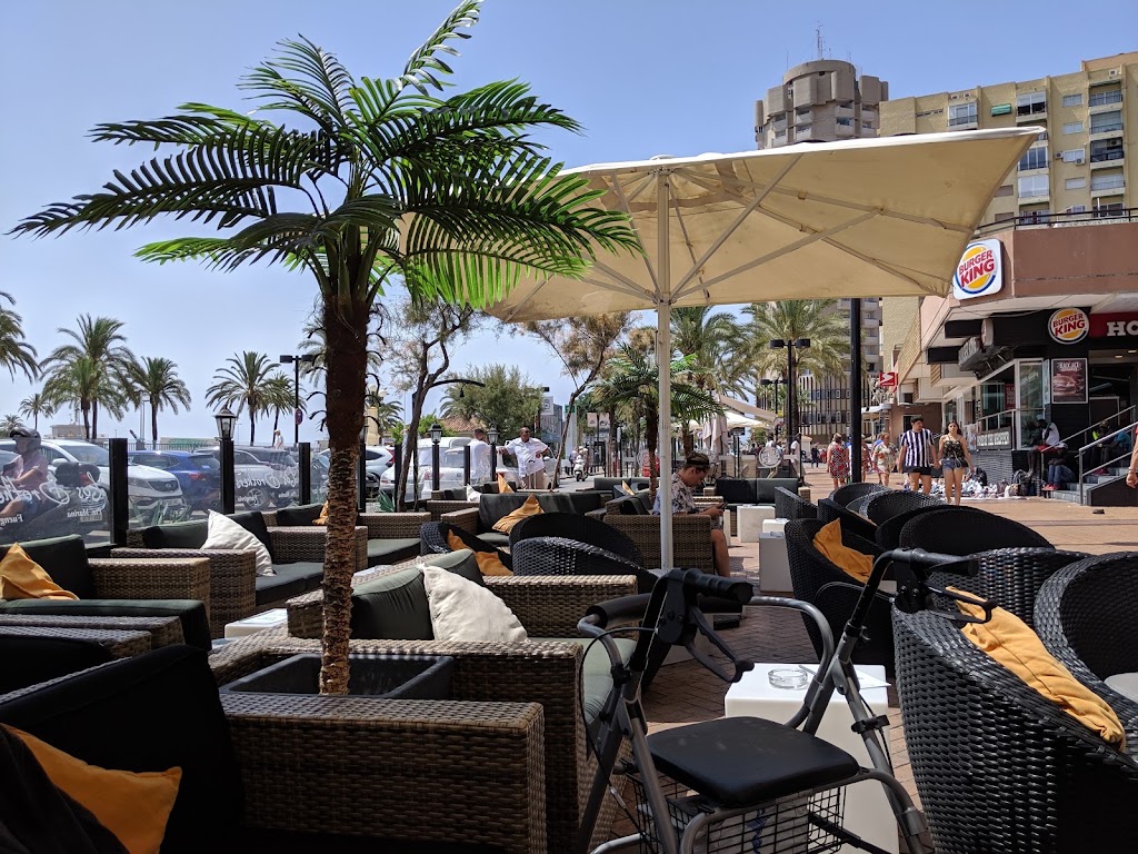 Los Brothers Fuengirola — Ambiente