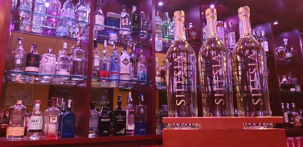 Mar Endins Cocktail Bar & Karaoke