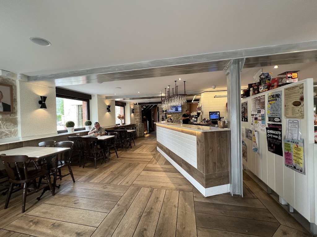 Bar Tino (estanco, loterias y comestibles) — Ambiente