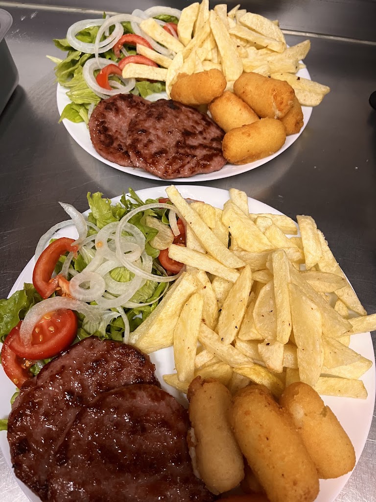 La Clandestina Platos Combinados — Papas fritas