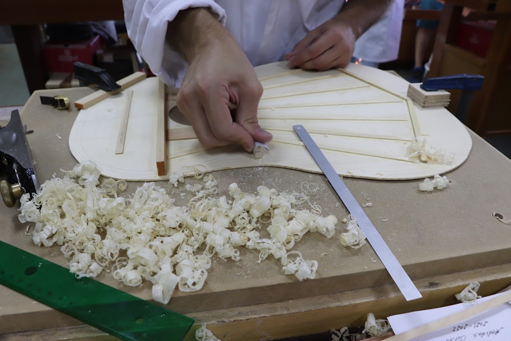 Escuela de Formacion de Artesanos de Gelves-Centro Madera-Lutheria -Junta de Andalucia — Del propietario