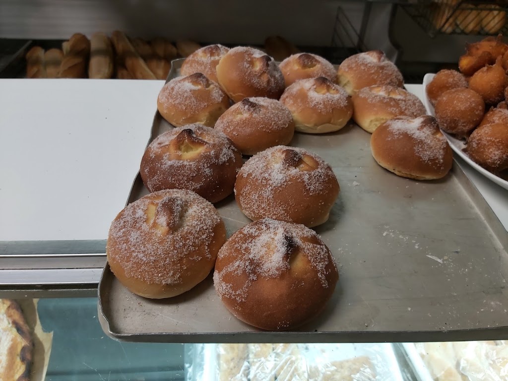 Panaderia Delfin — Comida y bebida