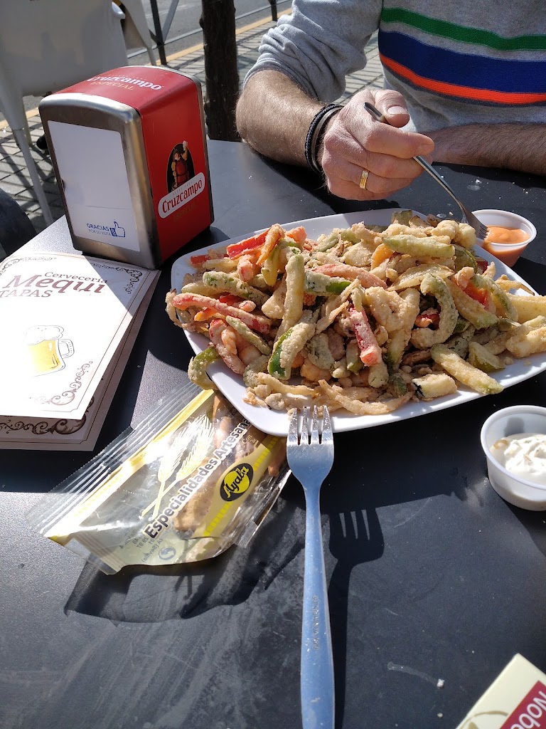 Vibes street bar — Comida y bebida