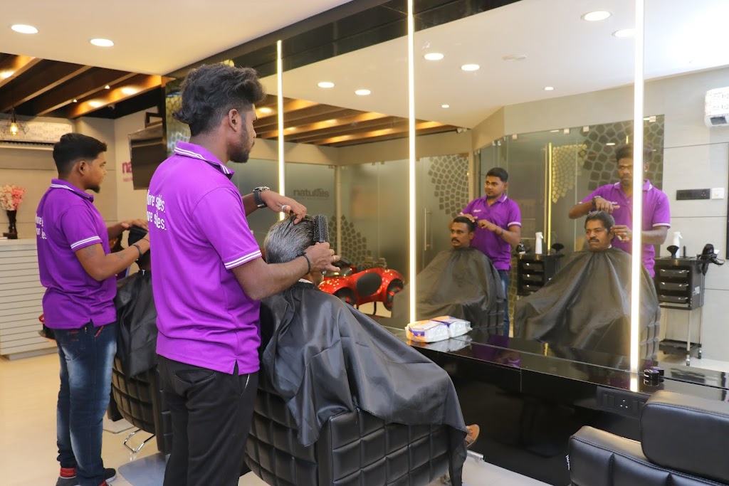 Naturals Salon Manapparai