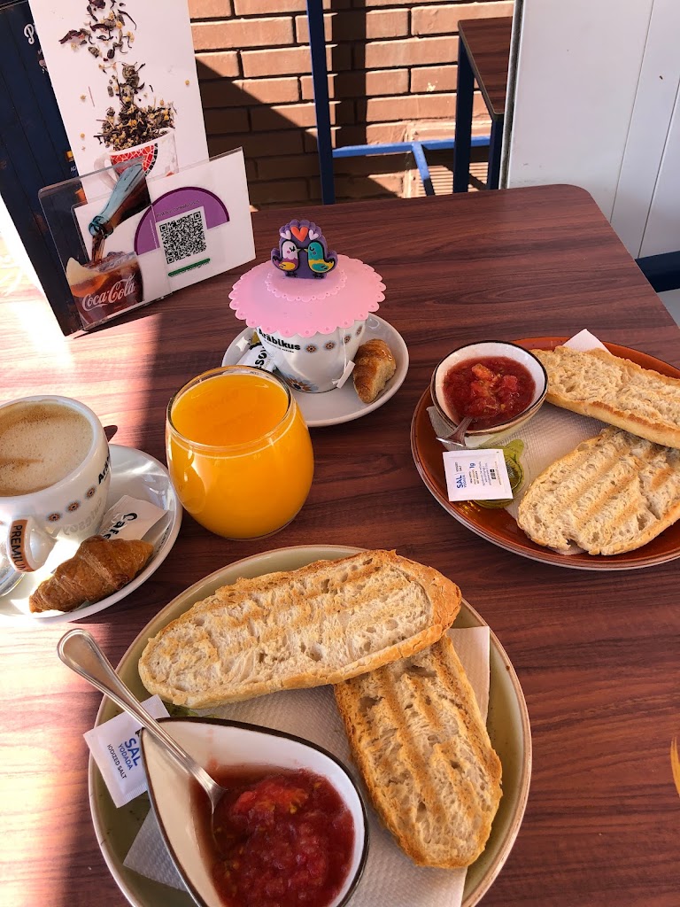 Pin&Pon Coffee&Lunch — Cafe