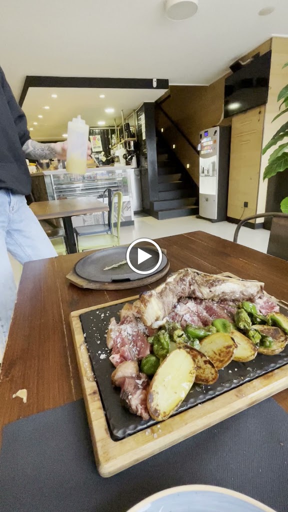 Red Waggon Gastrobar — Videos