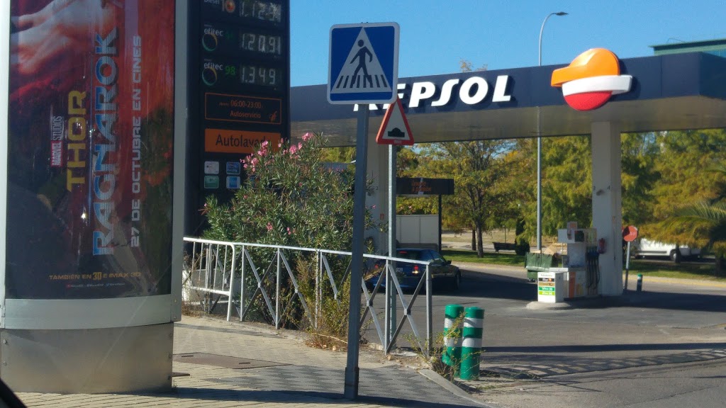 Estacion de Servicio Repsol — Exterior