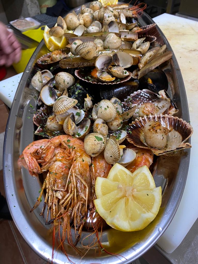 Restaurante - La Ubi - Boiro — Comida y bebida