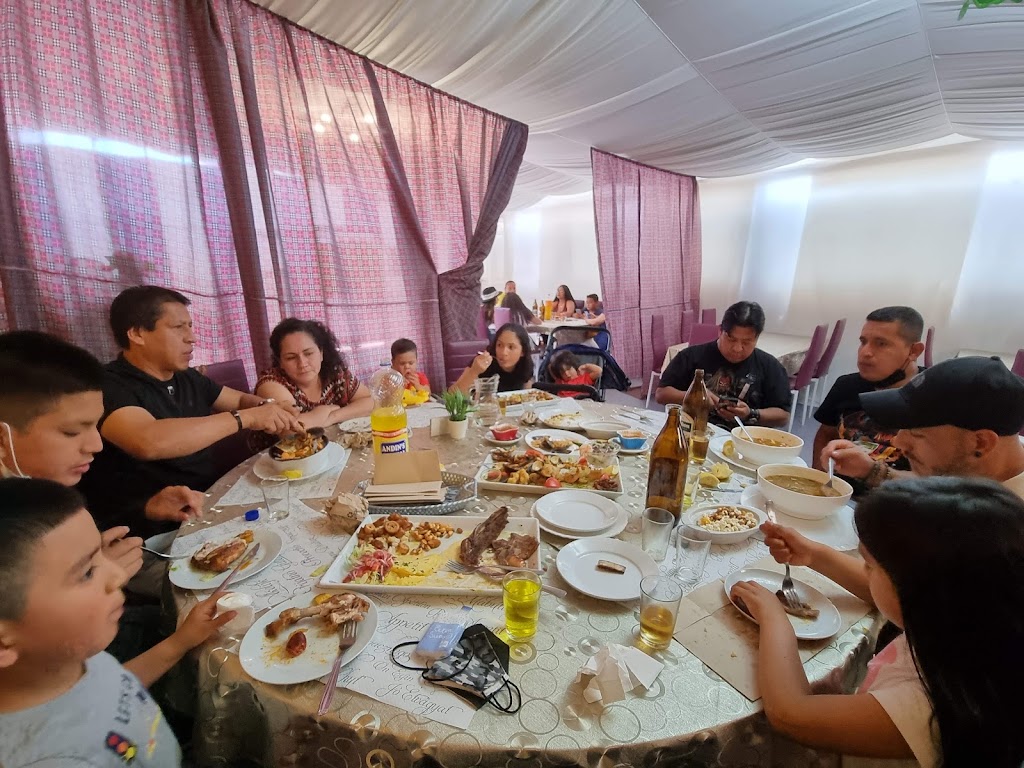 Cafeteria Y Pistas De Padel — Ambiente