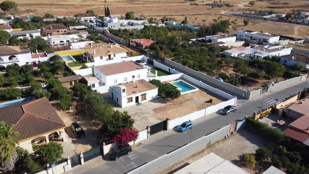 Inmobiliaria y Constructora Lidia y Leticia SL