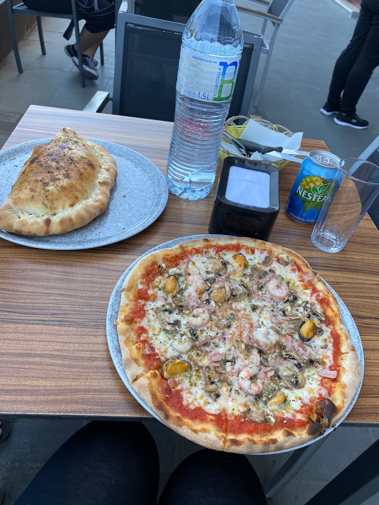 Eclipse Bar-Pizzeria — Comida y bebida