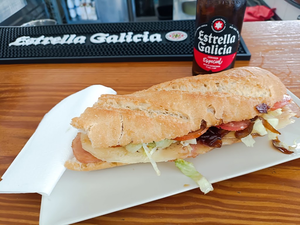 Bar Es Passeig — Baguette