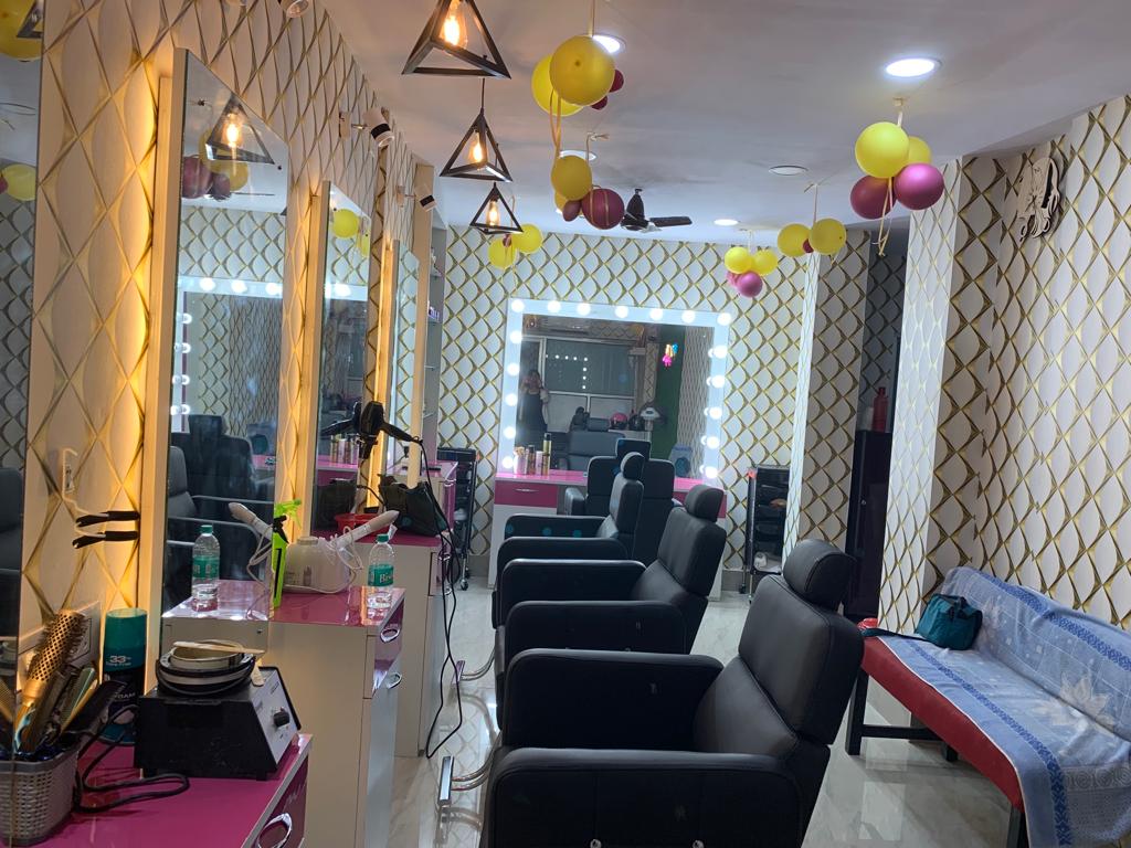 Milis U Me Family Saloon