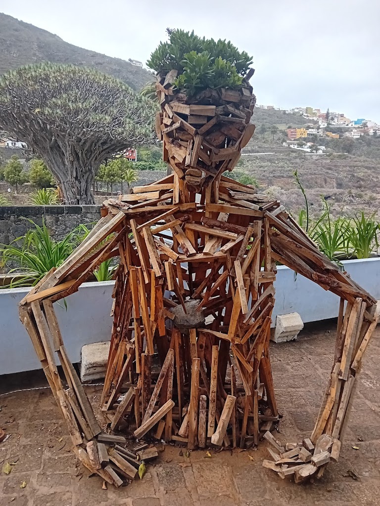 Escultura hombre de madera