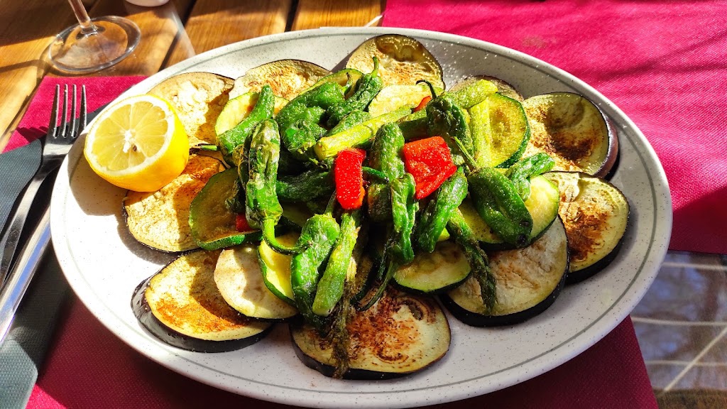 Bar Casa Gavilla — Comida y bebida