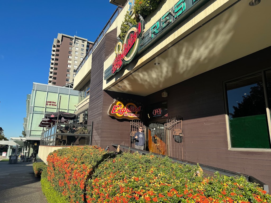 Eighties Restaurant in North-Vancouver