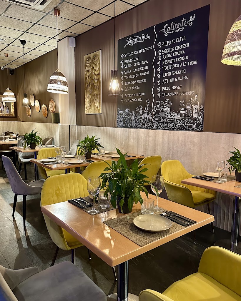 Restaurante Peruano Tacuni — Ambiente