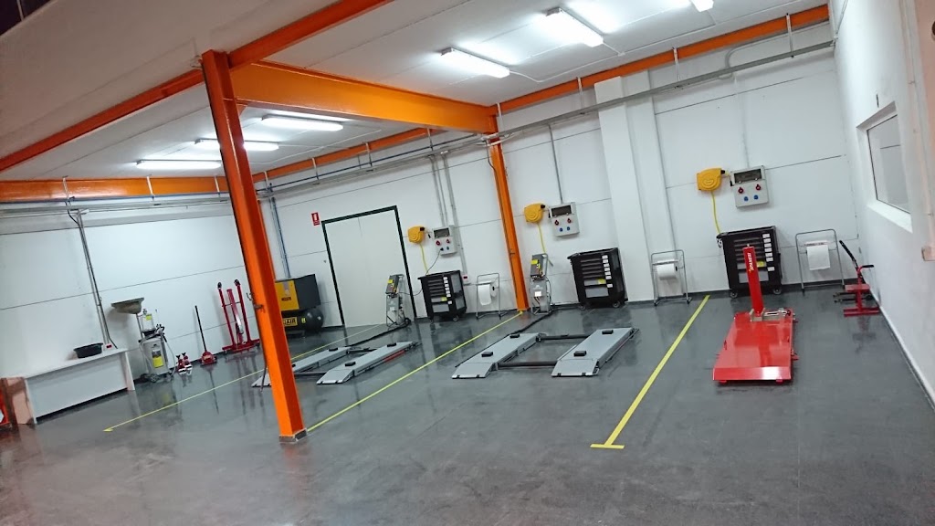 TALLERES NEW BOX MASSANA SL — Interior