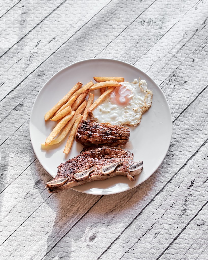 El Refugio — Comida y bebida