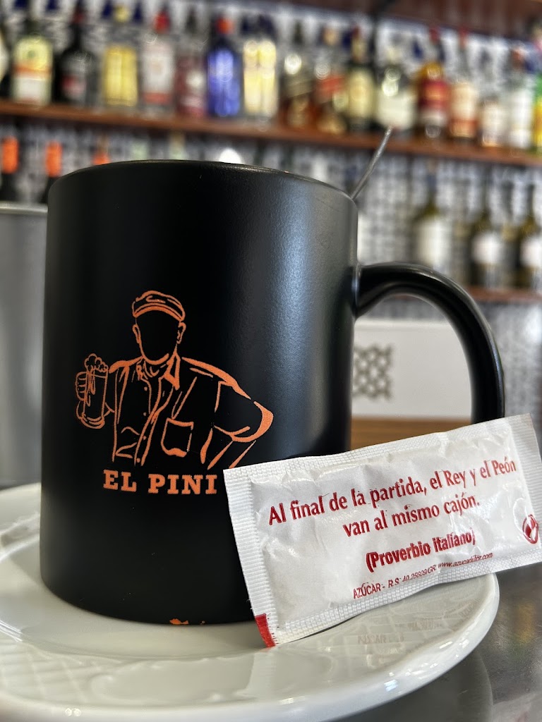 Cerveceria EL PINI — Comida y bebida