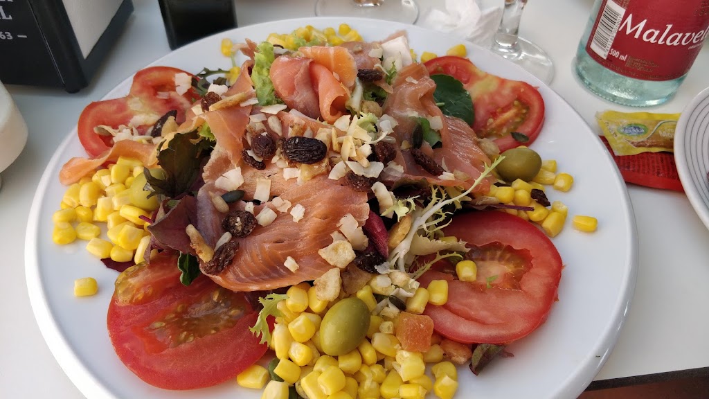 Tucan Beach — Comida y bebida