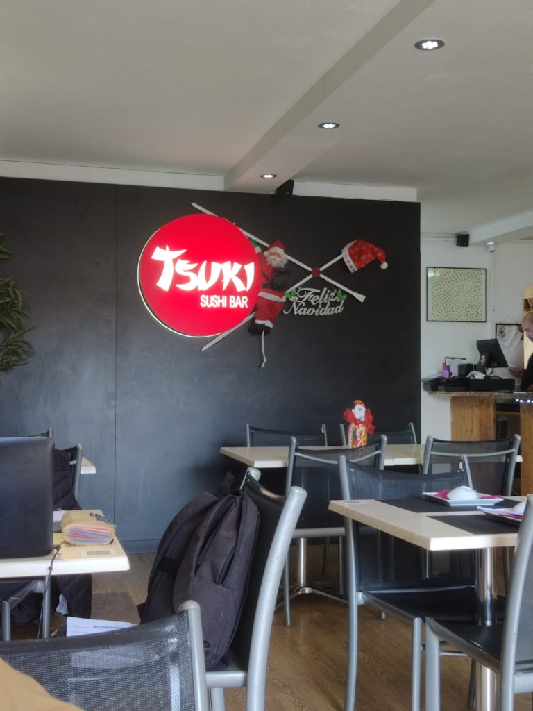Tsuki Sushi Bar — Ambiente